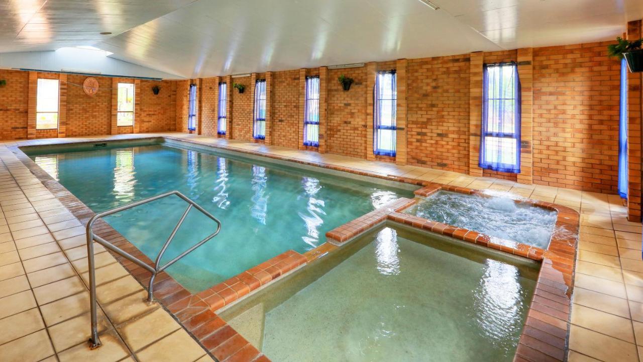North Parkes Motel Екстер'єр фото