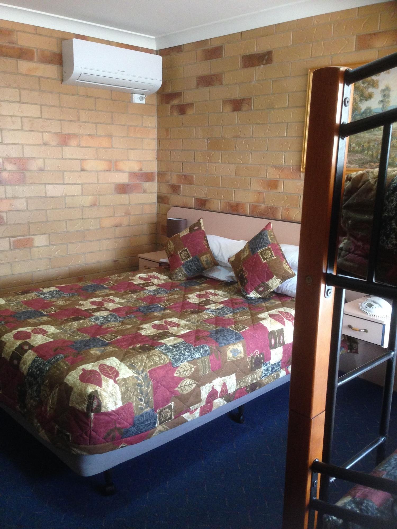 North Parkes Motel Екстер'єр фото