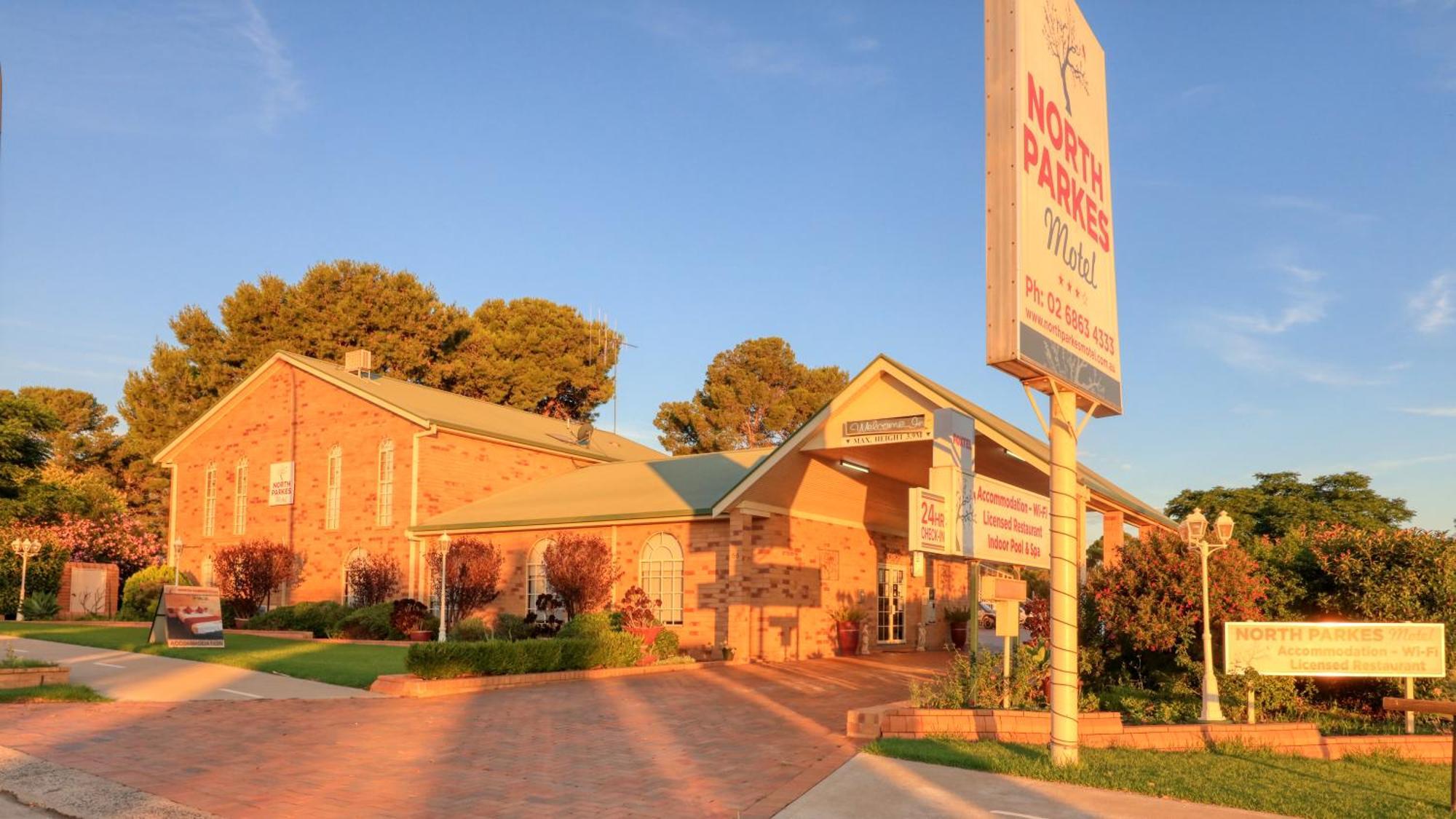 North Parkes Motel Екстер'єр фото