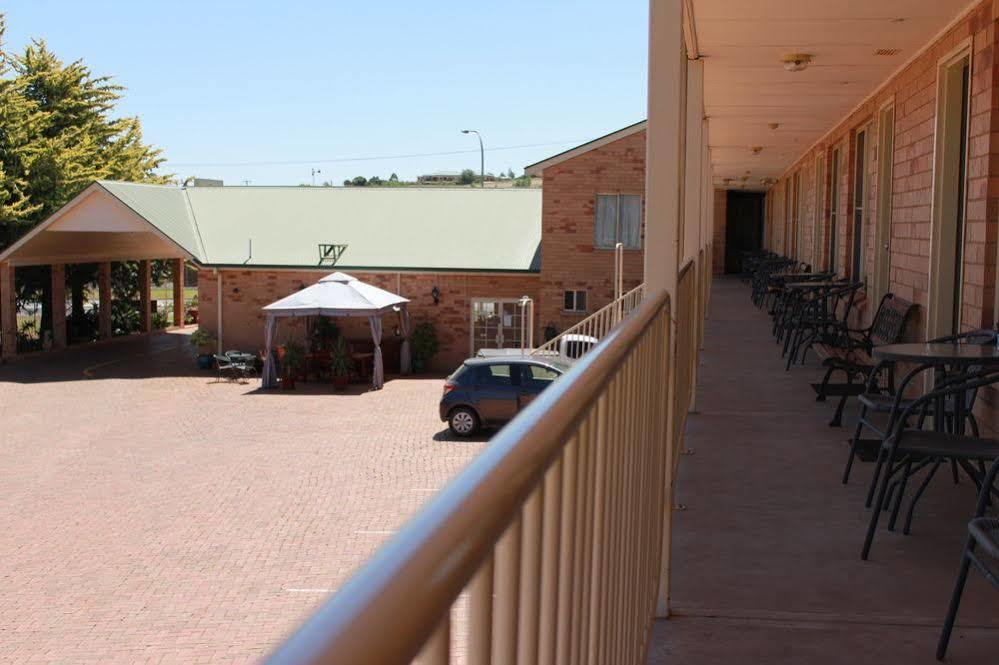 North Parkes Motel Екстер'єр фото
